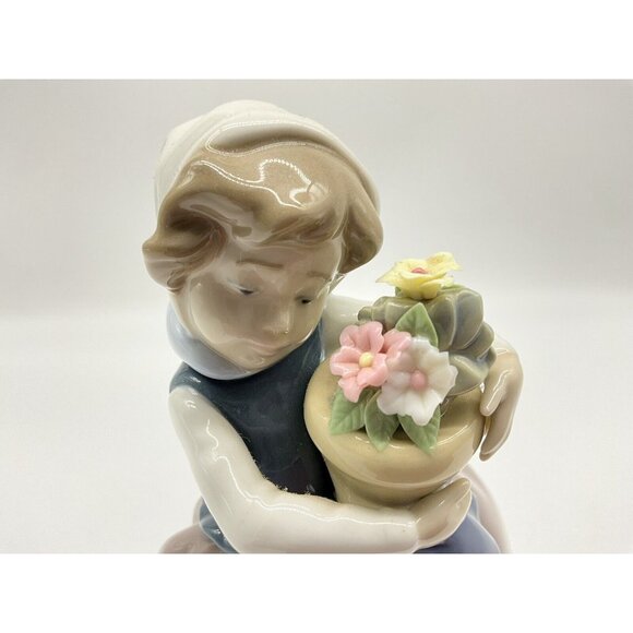 Vintage Lladro Spring Is Here Girl With Basket of Flowers 6.75" Figurine #5223 - Picture 6 of 16
